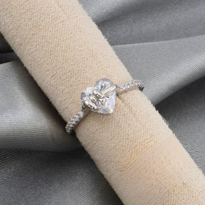 Mit Liebe gebundener Versprechensring