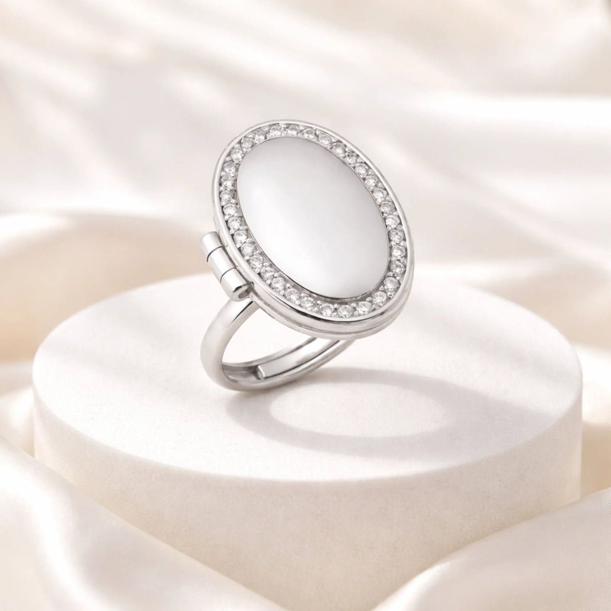 Ovaler Medaillonring