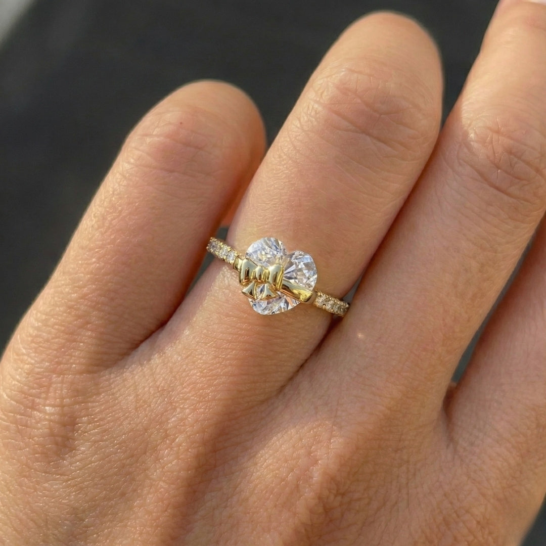 Mit Liebe gebundener Versprechensring